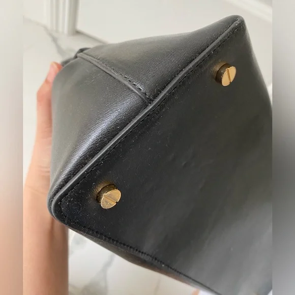 Toteme Large T-Lock leather shoulder bag - Picture 6 of 14